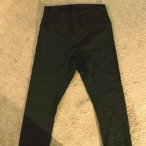 Black Lululemon Wunder Under Crops, Size 10